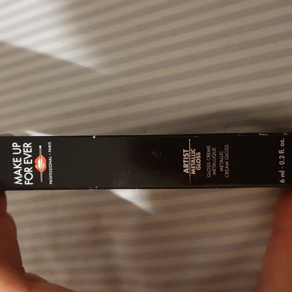 Metallic lip gloss